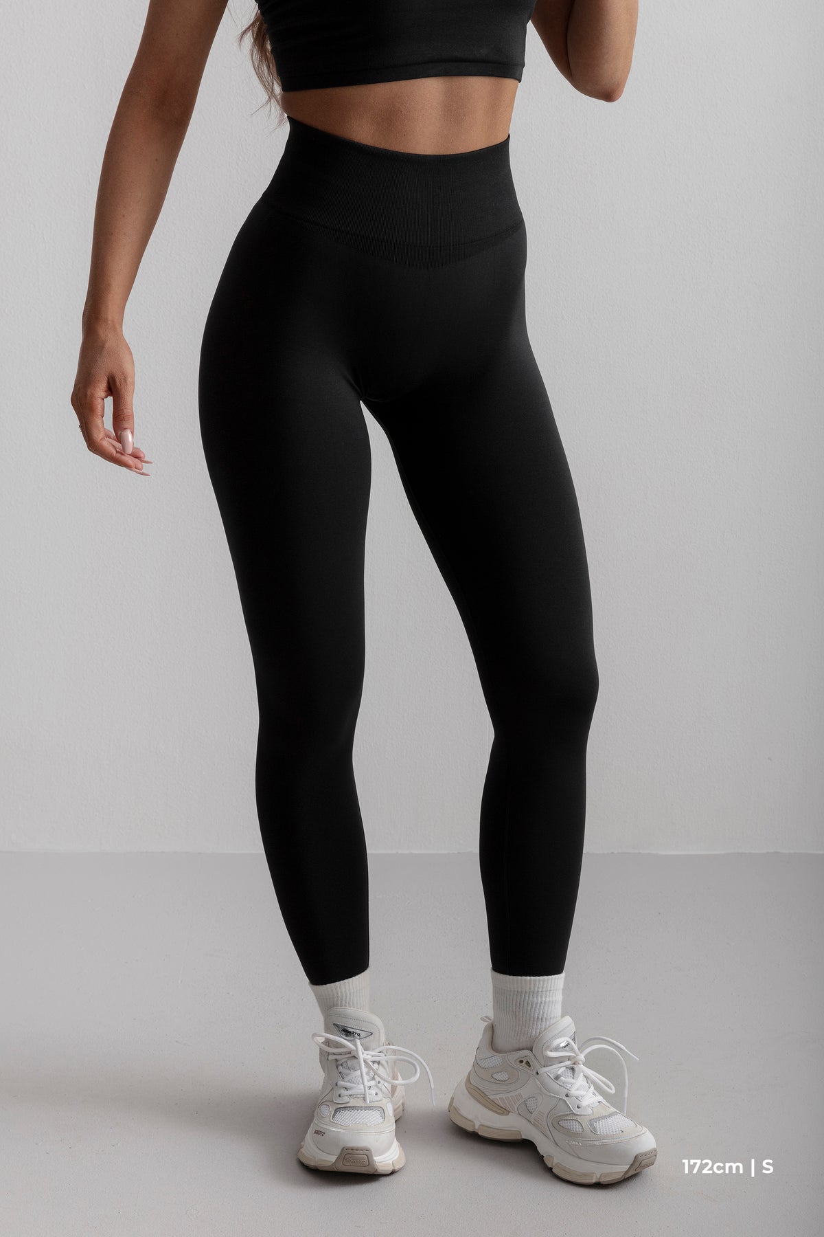 Essence Seamless Tights - Solid Black