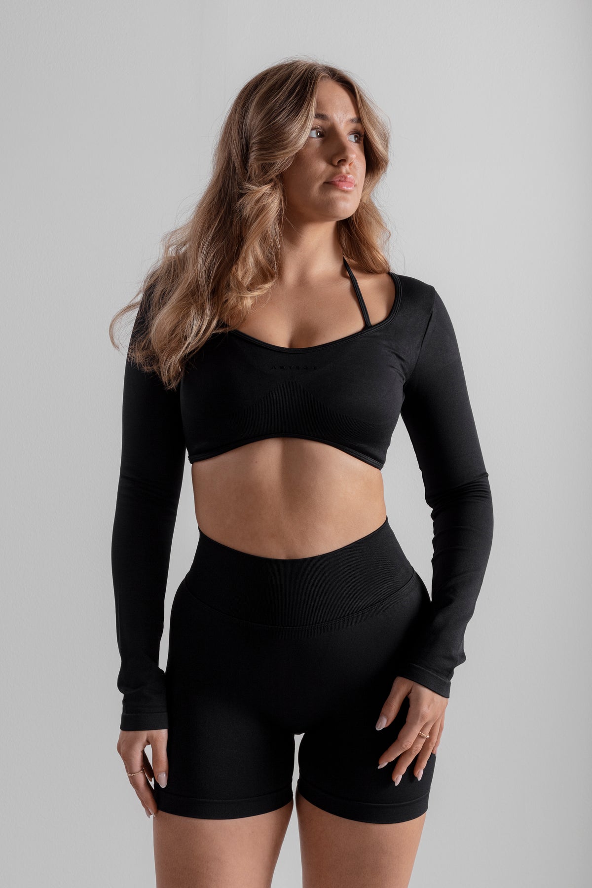 Core Seamless Long Sleeve Crop - Black